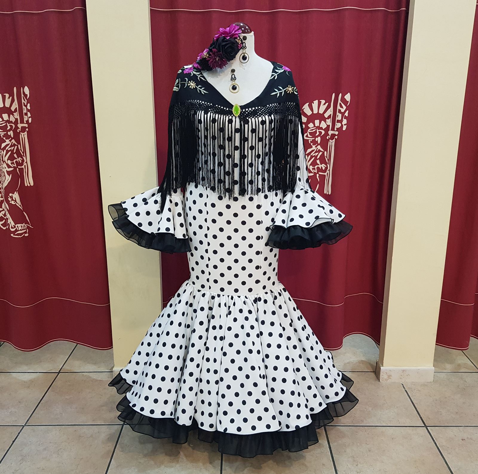 Vestido Flamenca Señora - Juana Blanco Lunar Negro - PEDROCHE GITANA Y FLAMENCO
