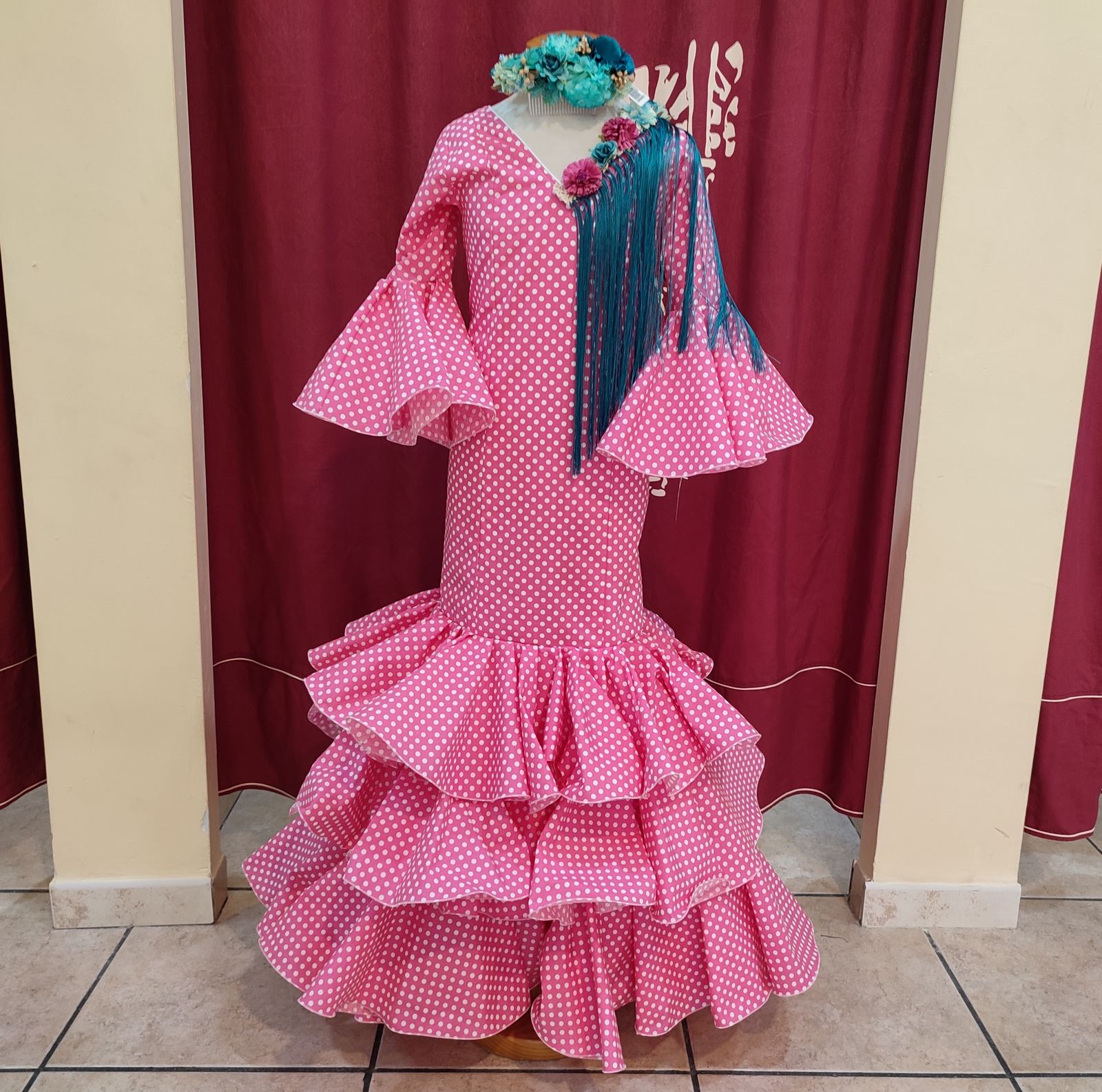 Vestido de Flamenca / Sevillana para Mujer Color Fucsia con Lunares